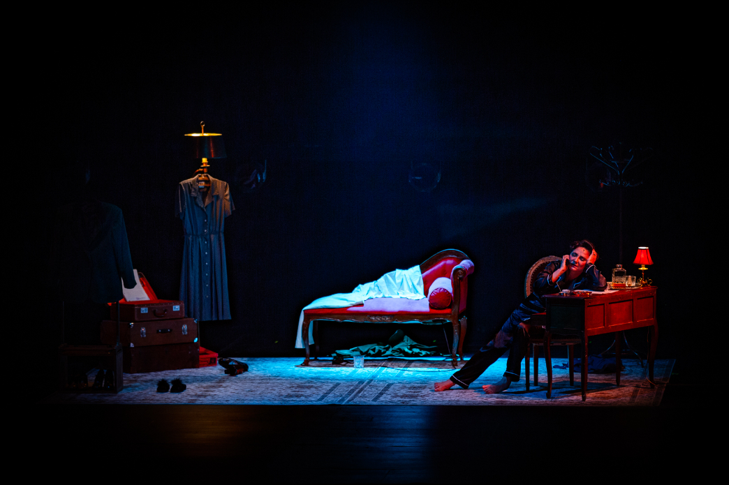 Diseño integral en obra _Amanda Labarca_. Dirección Manuela Oyarzún. 2023