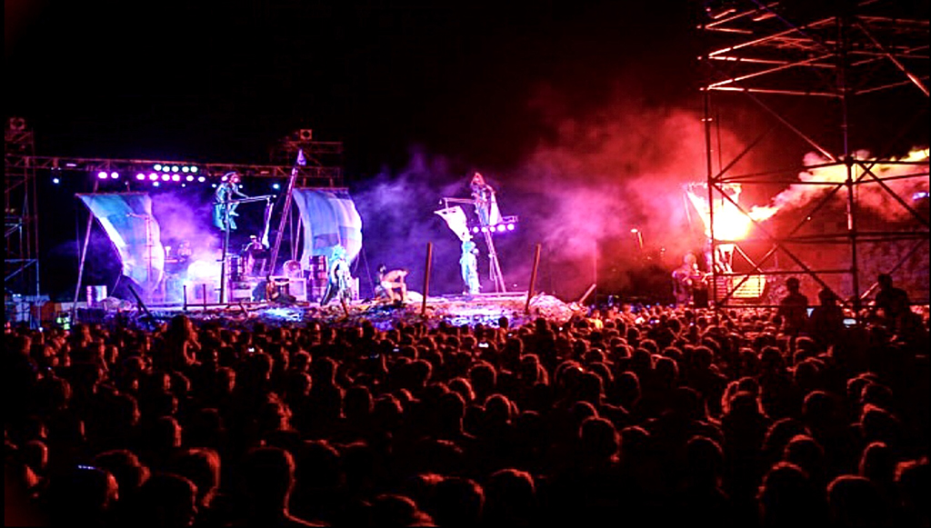 Co-Diseño Escenico Integral - La Ira de los Peces - Espectáculo Inaugural - Fira de Tarrega - 2014 - - Cristobal Ramos